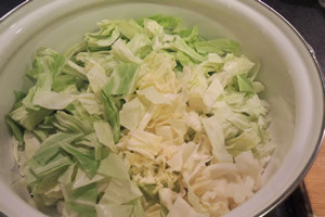 キャベツを最初に入れるのがハーバード式野菜スープ