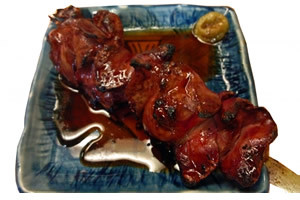 鉄分の多い食べ物「豚レバー（１３ｍｇ、１００ｇあたり）、鶏レバー（９ｍｇ、１００ｇあたり）」