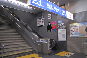 駅の階段、エスカレータ付近の乗り口は避けるのが無難