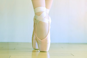 つま先を意識して！ダンサーの脚が美しいのは、脚の内側の筋肉が鍛えられているから