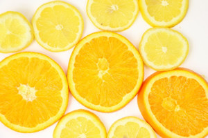 クエン酸を多く含む食べ物③「オレンジ（１個２ｇ）、みかん（１個１ｇ）