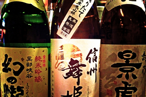 日本酒の選び方①「父の日に人気なのは"飲み比べセット"」