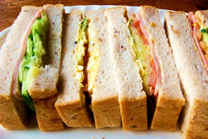 パスタとパンの献立：付け合わせのパンは「サンドイッチ」が彼氏・男ウケする