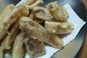 秋の天ぷらと旬の食材の変わり種⇒山菜：アケビの皮