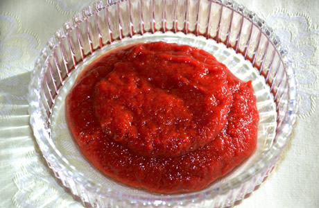 マッサ（マッサ・デ・ピメンタオン）とは、赤パプリカを塩で漬けたポルトガルの万能調味料