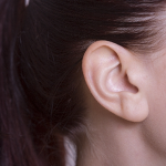 【耳/病気/症状/セルフチェック】片方の耳が聞こえにくい！耳鳴りの原因「耳の症状から簡易的に病気をセルフチェックする方法」