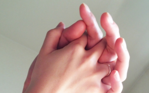 付き合う前に手を繋ぐ割合とカップルが手をつなぐ割合！男性心理は？