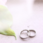 【婚約指輪/結婚指輪】彼女の指輪の平均予算、値段相場「今どきの誕生日やサプライズの指輪のお値段！結婚する彼女へのペアリングの価格、平均相場」