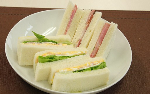 具材別⇒サンドイッチのカロリーと糖質は？三角と四角いサンドイッチを比較