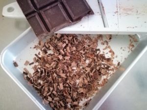 安く義理チョコを作る方法：板チョコから作る