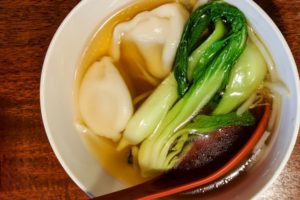 水餃子と青梗菜スープ