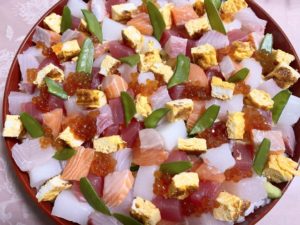 こどもの日の食べ物：ちらし寿司＝海鮮ちらし