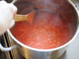 トマト煮の常温保管の日持ち：NG、加熱ありで当日中