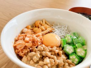 夏の夜ご飯に合う主食：納豆丼