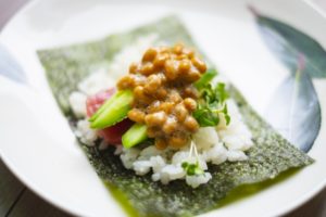 納豆巻き寿司の日持ち：常温・冷蔵・冷凍の賞味期限～スーパー・コンビニの納豆巻き、手作り巻き寿司：納豆巻きは？」～