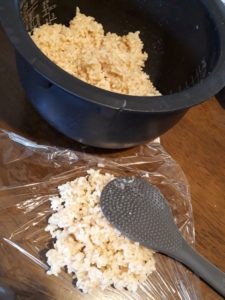 もち米を使ったご飯のラップ保管：ラップの包み方と保存できる期間