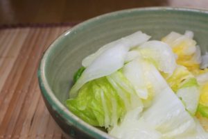 牛タンの定番・副菜：白菜の浅漬け