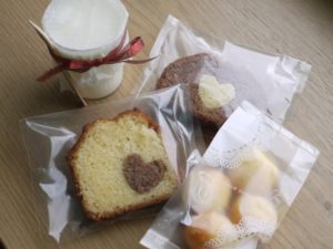 パウンドケーキのラッピング包装の例
