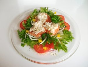 カルパッチョサラダ：サーモン×野菜のサラダ