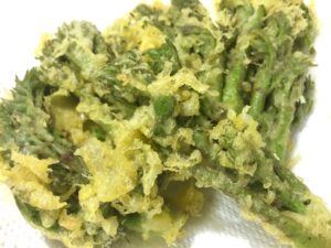春の人気料理：旬な山菜天ぷら