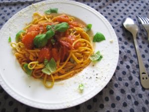 トマトパスタ・スパゲティ献立例！メイン＋付け合わせの副菜・サラダ・スープ！