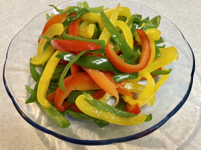 ３色ピーマンナムルの簡単レシピ！作り置きの日持ち期間と冷蔵庫・冷凍保存！