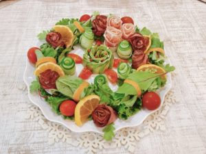 クリスマスに合うサラダ献立と人気レシピ：花盛り！リーフサラダ