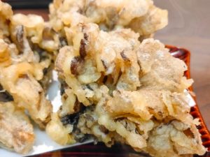 舞茸の天ぷらが日持ちする常温・冷蔵庫、冷凍保存の方法と賞味期限・消費期限切れを揚げる前と揚げた後で比較