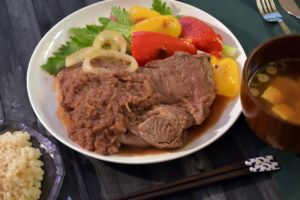 シャリアピンソースが合う料理メニュー：アンガス牛のステーキ