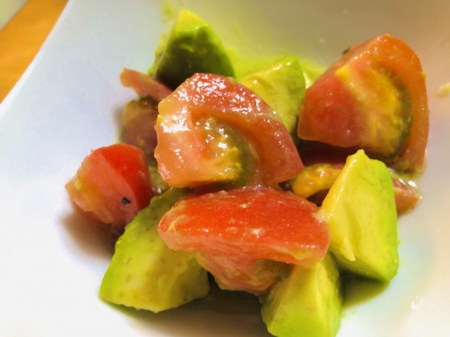 アボカド・トマトのオリーブ和えの作り置きレシピ！冷蔵・冷凍保存の日持ち