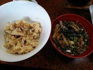 松茸ご飯に合う汁物、スープと味噌汁の人気レシピ