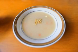 ステーキに合うスープ⇒簡単・人気の「沖縄の白いスープ」