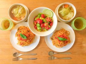 トマトパスタの基本献立：栄養バランスOKの秘訣はセットメニュー