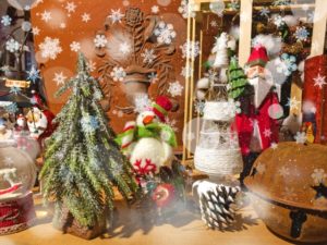 クリスマスの準備、飾りつけ期間のアンケート結果：最多は１週間前から準備