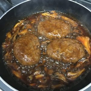 煮込みハンバーグのデミグラスソースの作り方・レシピ