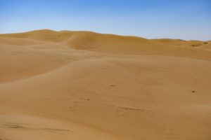 黄砂の砂の招待は「ゴビ砂漠」と「タクラマカン砂漠」の砂