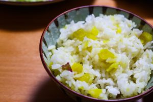 秋に食べたい料理⇒和食の献立のご飯：サツマイモご飯