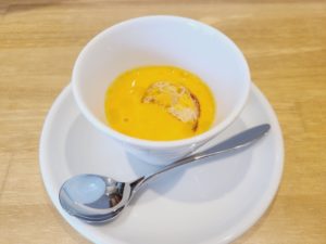 バターチキンカレーに合うスープ：新玉ねぎのポタージュ