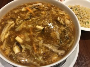 炒飯に合うスープ：酸味あるサンラータン