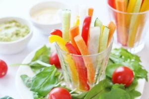 オーロラソースが合う野菜・サラダ：キュウリ、セロリ、パプリカ
