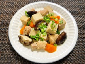 高野豆腐の煮物の人気レシピ：鶏肉＋人参のアレンジ