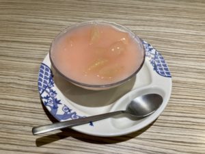鰻に合うデザート：桃の杏仁豆腐