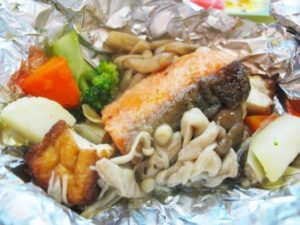 秋に食べたい料理⇒洋食の夕飯メニューのメイン：鮭のホイル焼き