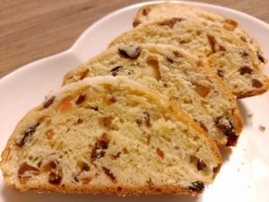 ハロウィンの伝統菓子⇒バーンブラック(レーズンとドライフルーツ入りの菓子パン)