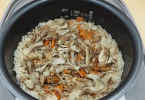 米3合⇒舞茸の炊き込みご飯の黄金比率の人気レシピ！舞茸ご飯の作り方